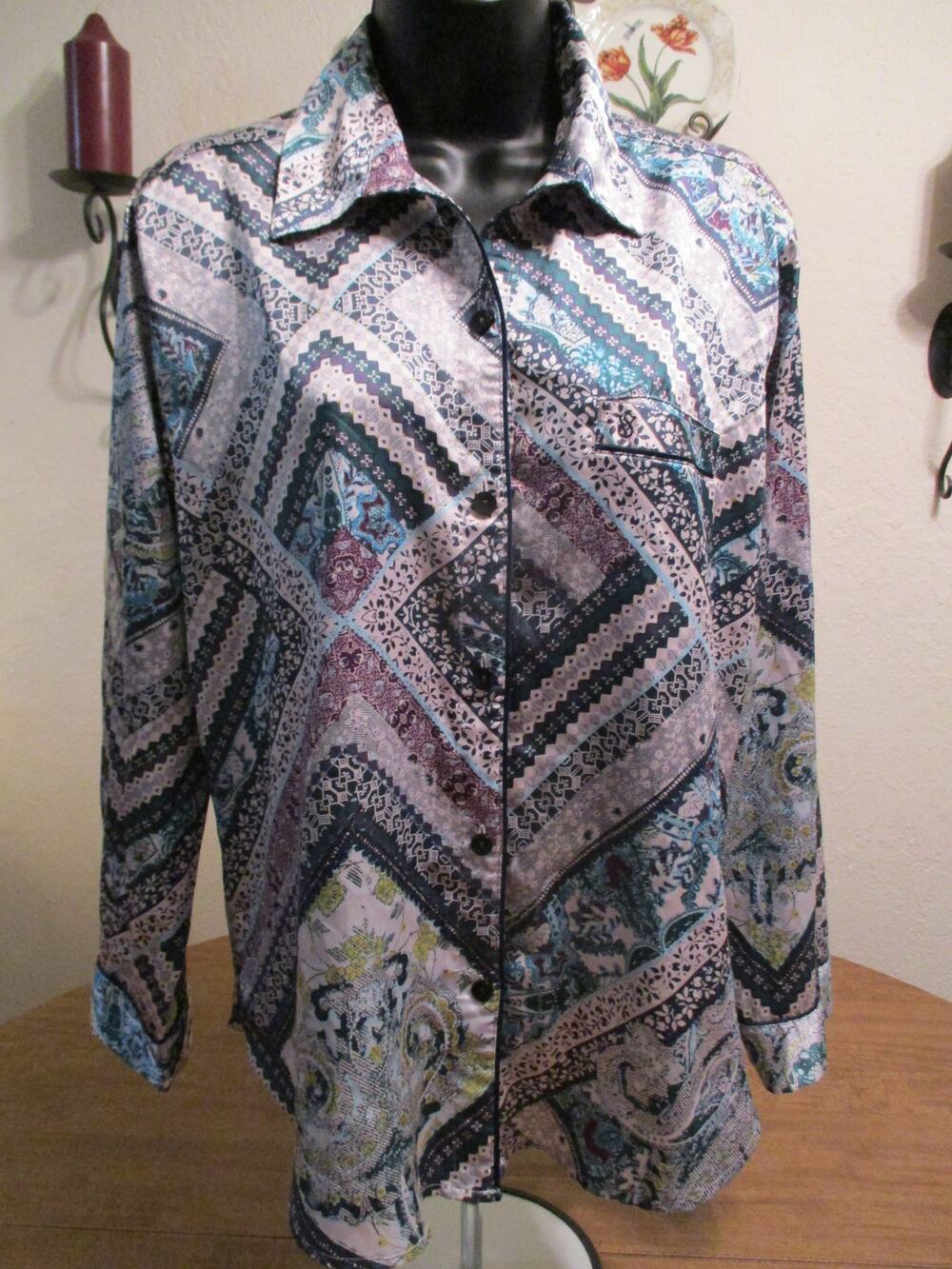 VICTORIAS SECRET LONG SLEEVE BUTTON UP PAJAMA TOP S